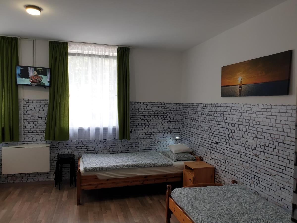 Kid Família Panzió Balatonszárszó Acomodação com café da manhã Exterior foto